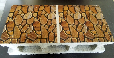 ブロックに石垣のテクスチャを印刷したブロックシールを貼り付けた例